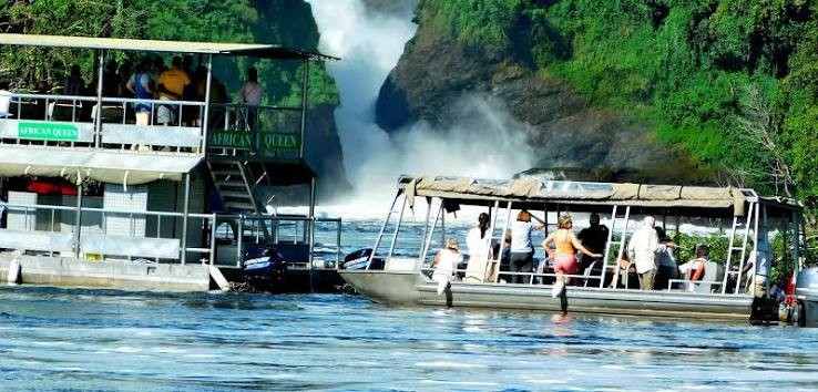 Boat safari in Uganda with hippos and wildlife along the River Nile